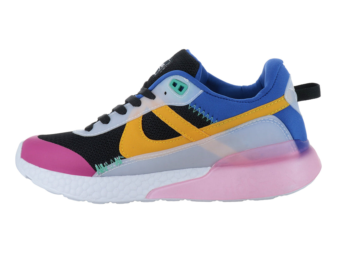 Tenis deportivos marca Panam en colores negro, fucsia, azul y amarillo con suela blanca texturizada.
