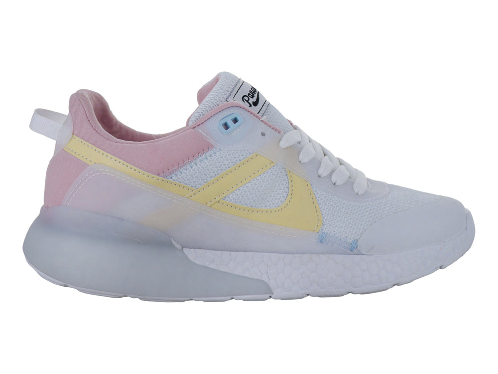 Tenis deportivos Panam color blanco con detalles en amarillo, rosa y azul claro.