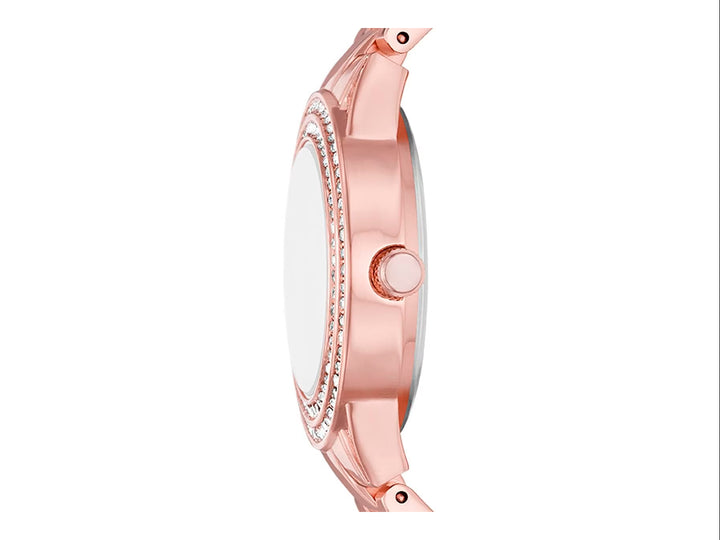 Set de 5 piezas para mujer en color oro rosa que incluye un reloj y cuatro pulseras decoradas con cristales.