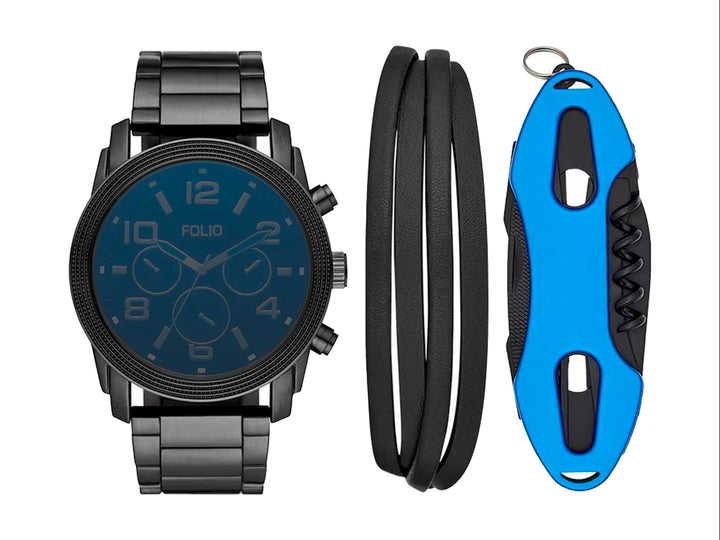 Set de 3 piezas para hombre que incluye un reloj negro, una pulsera de cuero negra y un llavero azul.