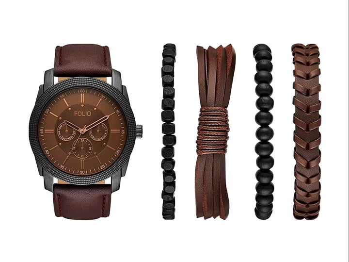 Set de 5 piezas para hombre que incluye un reloj color café con correa de piel y cuatro pulseras coordinadas.