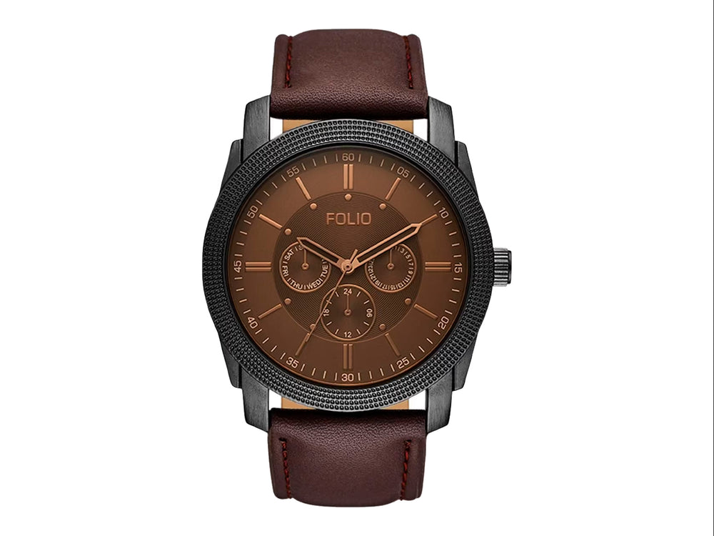 Set de 5 piezas para hombre que incluye un reloj color café con correa de piel y cuatro pulseras coordinadas.