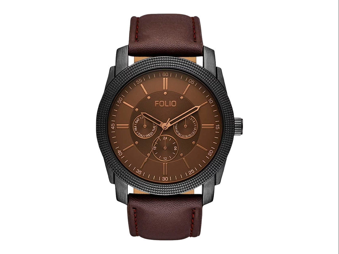 Set de 5 piezas para hombre que incluye un reloj color café con correa de piel y cuatro pulseras coordinadas.