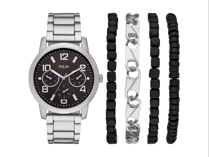 Set de 5 piezas para Hombre que incluye un reloj plateado con esfera negra y cuatro pulseras a juego.