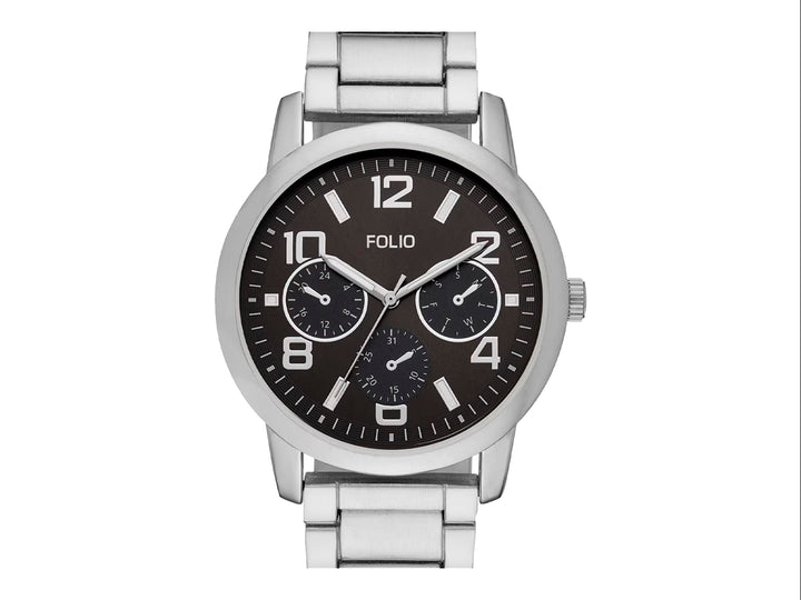 Set de 5 piezas para Hombre que incluye un reloj plateado con esfera negra y cuatro pulseras a juego.