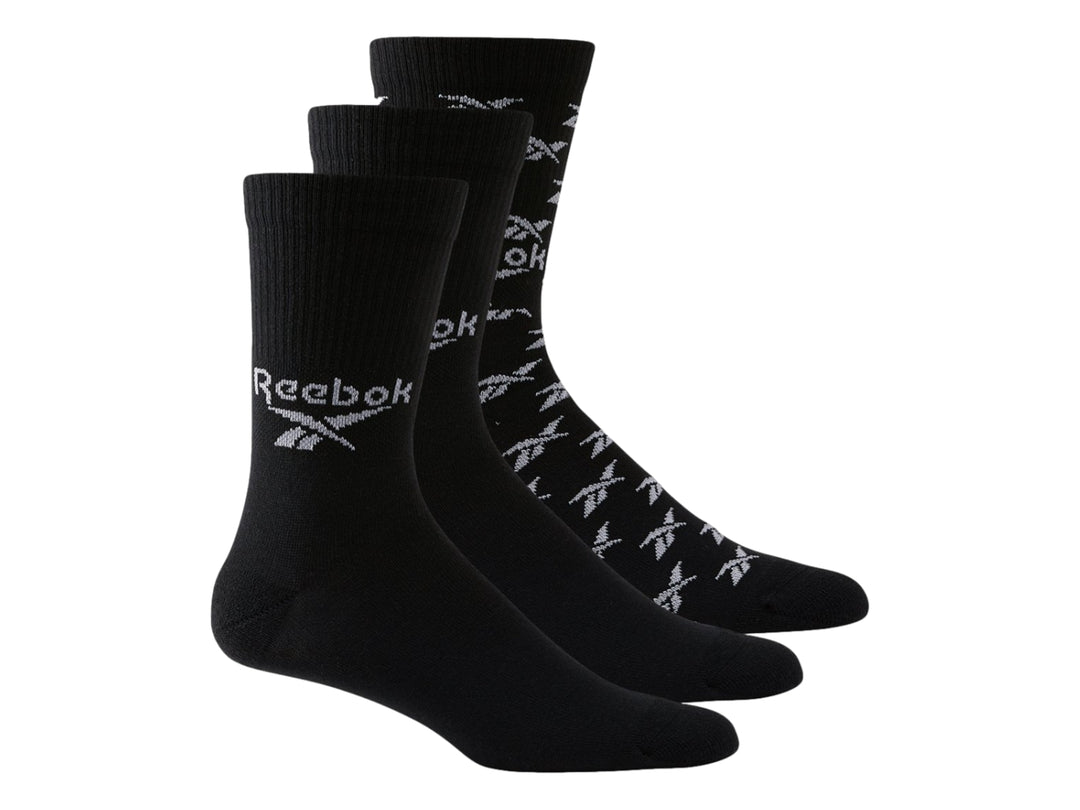 Paquete de tres pares de calcetines deportivos Reebok color negro con logotipos blancos.