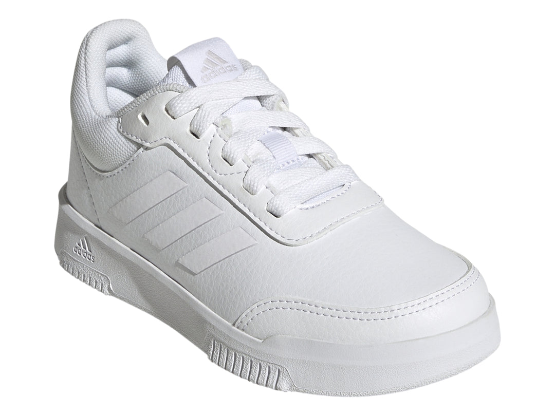 Tenis deportivos Adidas color blanco para niños, vista lateral.