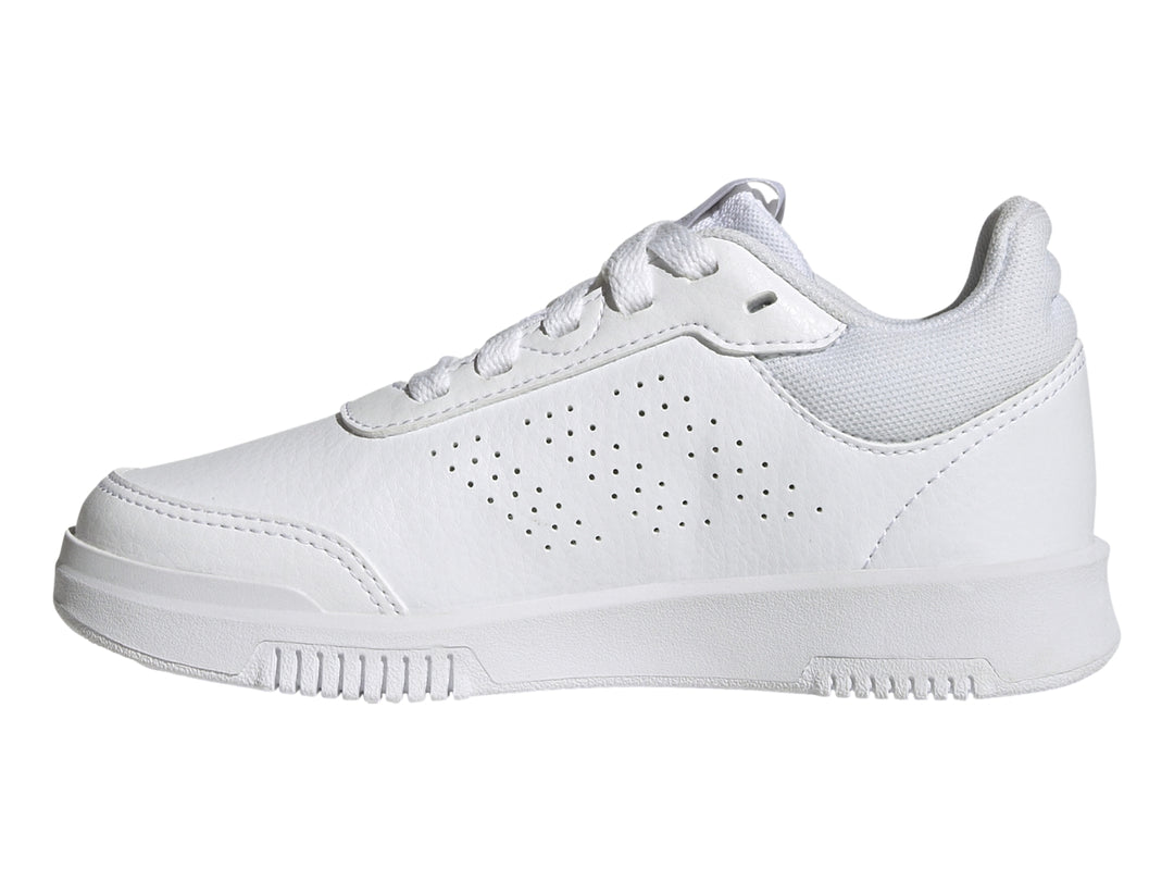 Tenis deportivos Adidas color blanco para niños, vista lateral.