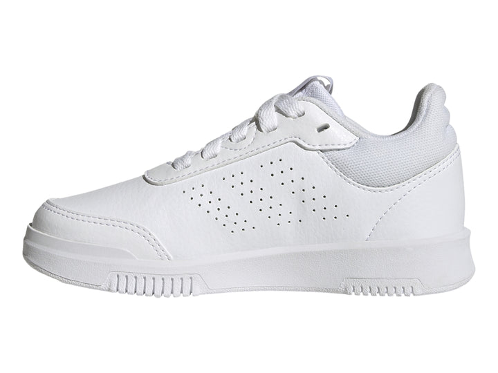 Tenis deportivos Adidas color blanco para niños, vista lateral.