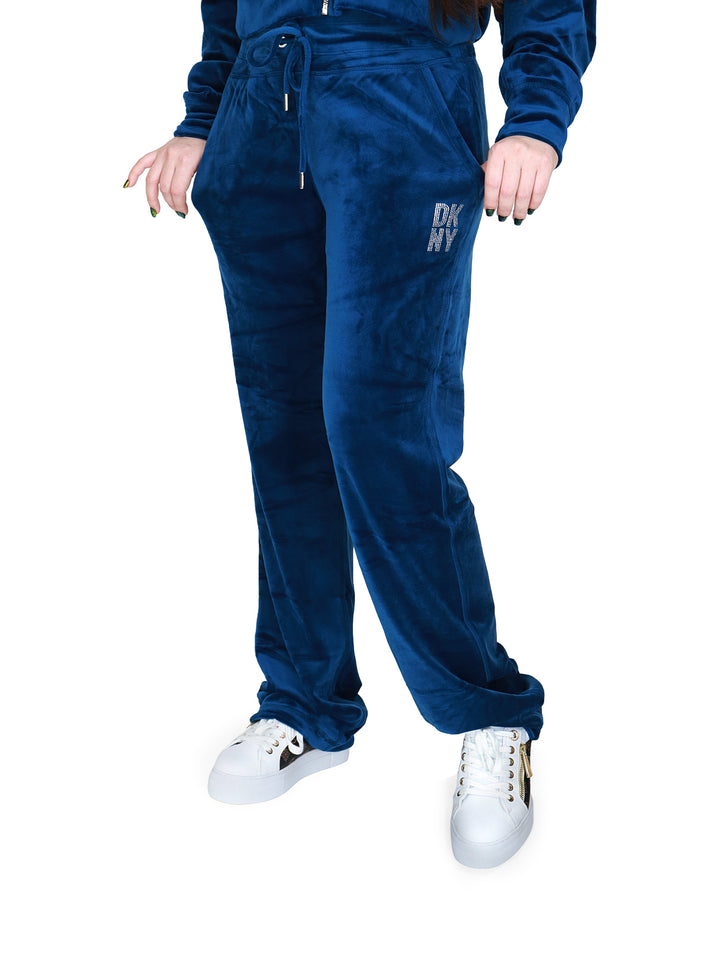 Pantalones deportivos DKNY color azul Poseidon en tela velour con logo de pedrería.