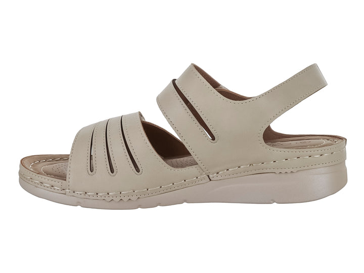 Sandalia Comfort Fit color beige con correas ajustables de velcro y suela ergonómica.