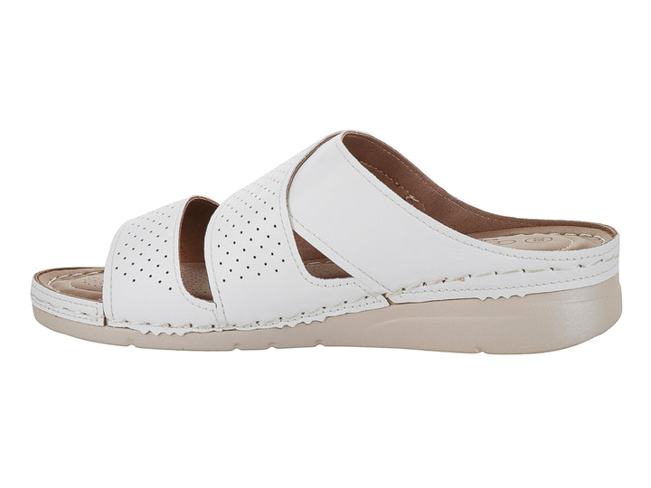 Sandalia blanca de tiras perforadas con suela beige y diseño confortable.
