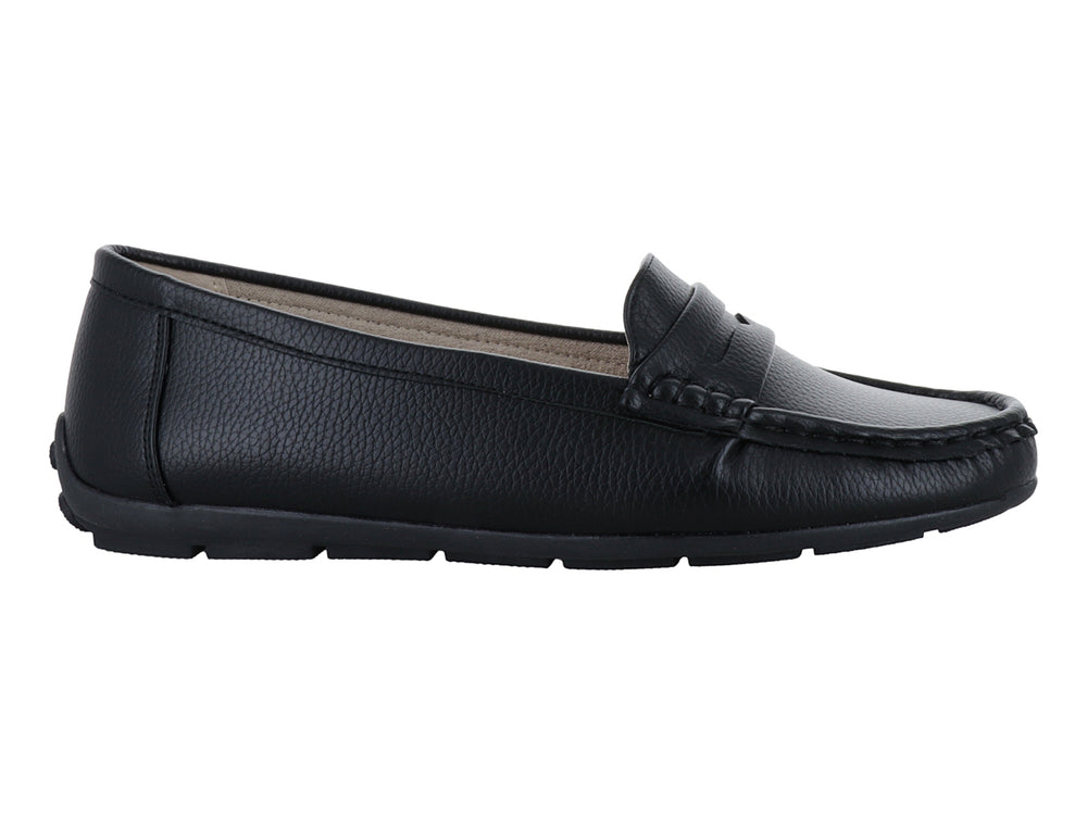 Mocasín negro para mujer de material sintético con diseño cómodo y costuras visibles.