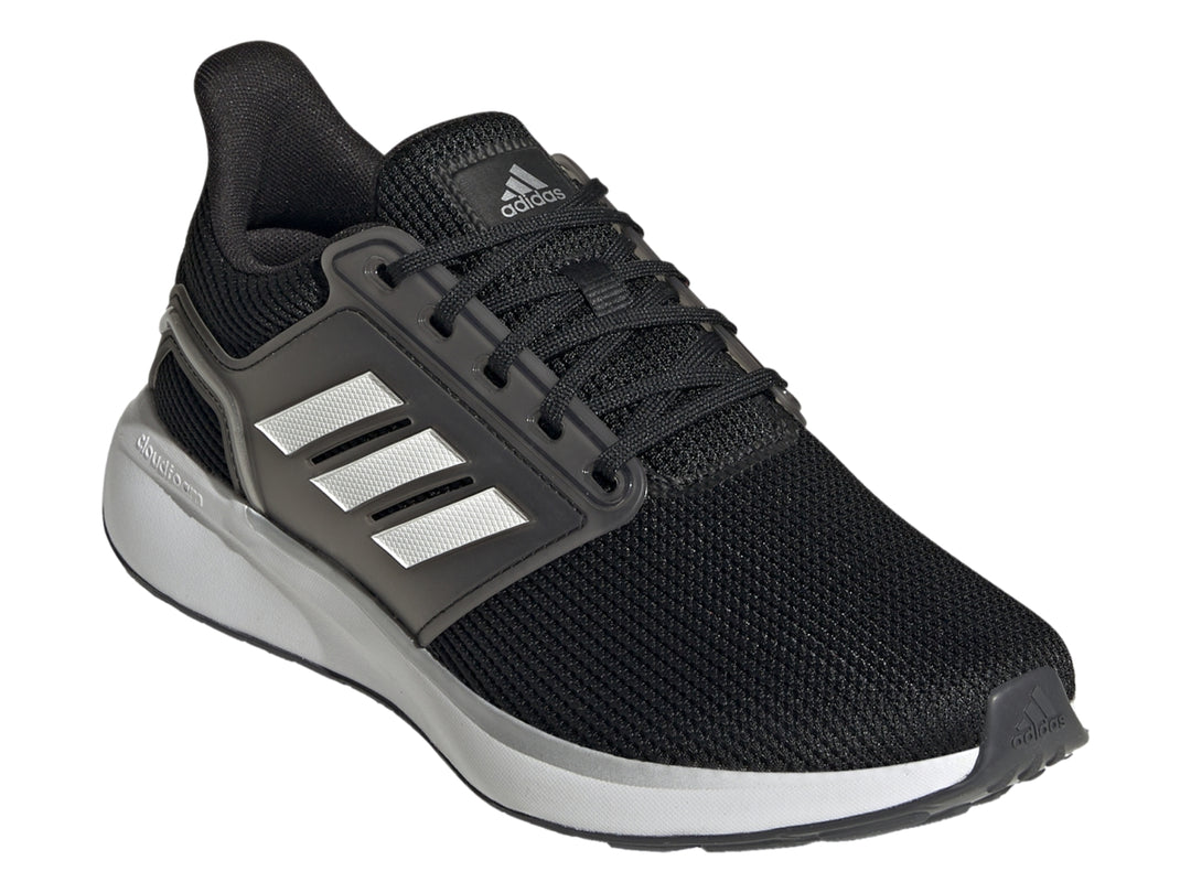 Tenis deportivos Adidas color negro con tres franjas blancas y suela blanca.