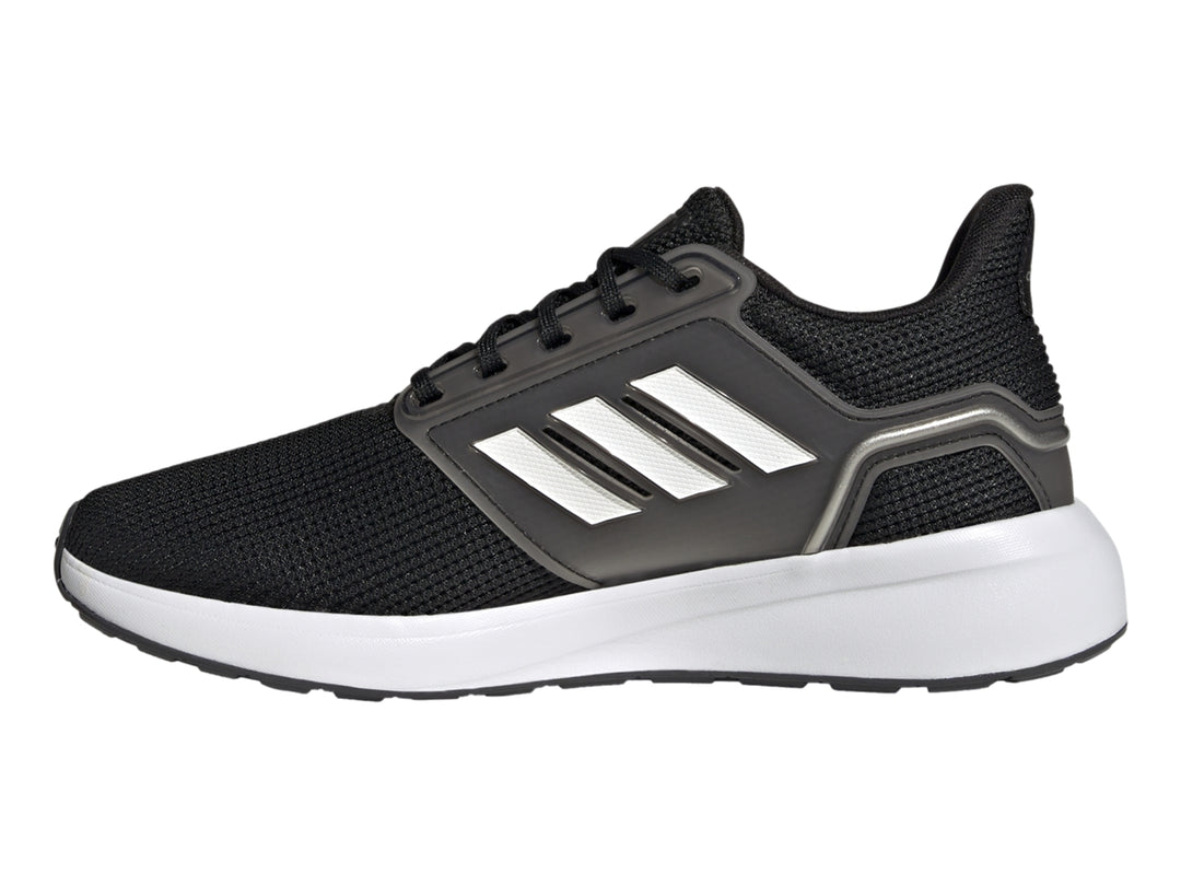 Tenis deportivos Adidas color negro con tres franjas blancas y suela blanca.