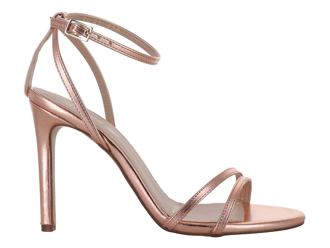Sandalia elegante para mujer en color mandarina metálico con tacón alto y correa ajustable al tobillo.