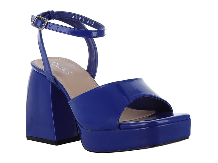 Sandalia de mujer en color azul cobalto brillante con tacón cuadrado, plataforma y correa ajustable al tobillo.