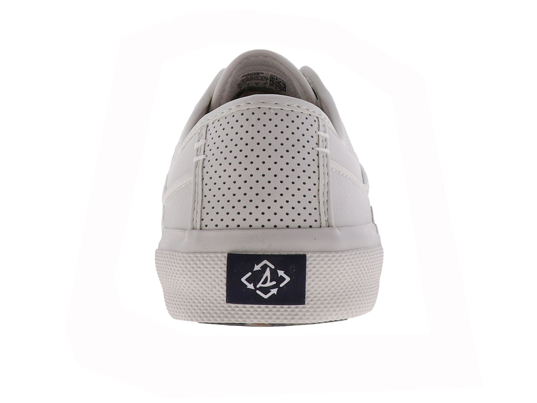 Tenis Sperry Soletide Seacycled en color blanco con detalles perforados y suela texturizada.