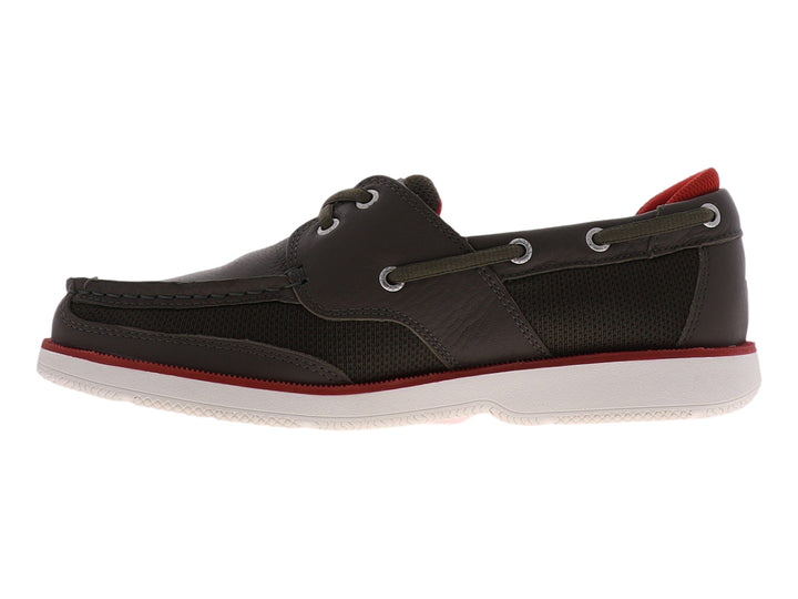 Zapato Sperry modelo Surveyor en color oliva con suela blanca y detalles rojos en el interior.