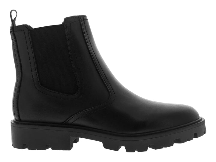 Botas Chelsea Nine West color negro con suela track gruesa y paneles elásticos laterales.