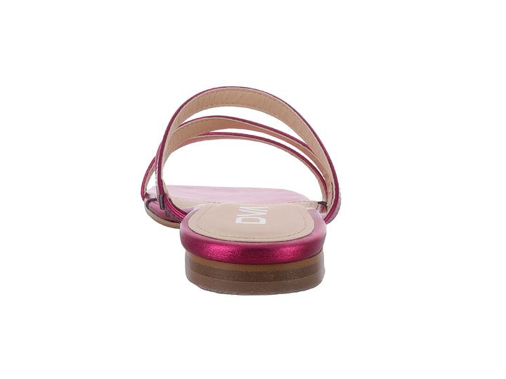 Sandalia plana para mujer en color bugambilia metálico con tiras delgadas y suela beige.