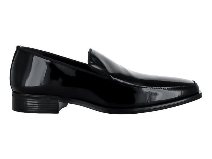 Zapato mocasín para hombre de color negro acabado en charol brillante, estilo elegante y formal.
