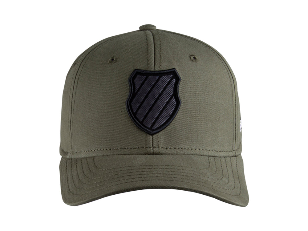 Gorra de béisbol K-Swiss en color olive con logotipo frontal y el año 1966 bordado en el lateral.