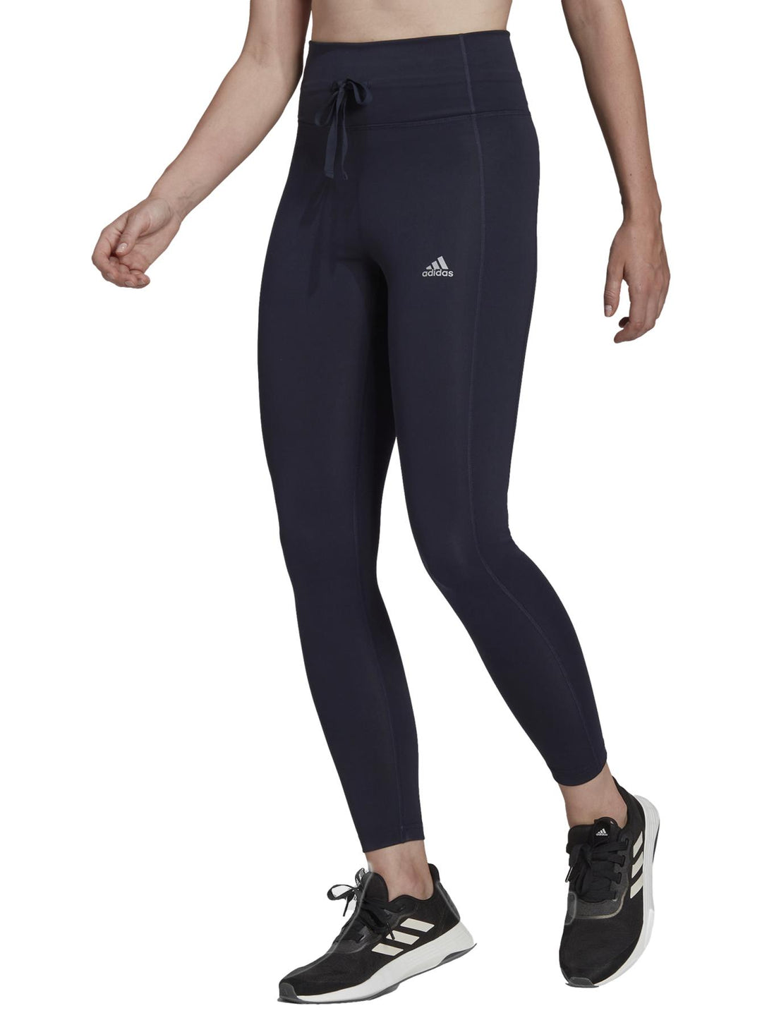 Leggings deportivos Adidas color azul marino ajustados al cuerpo.