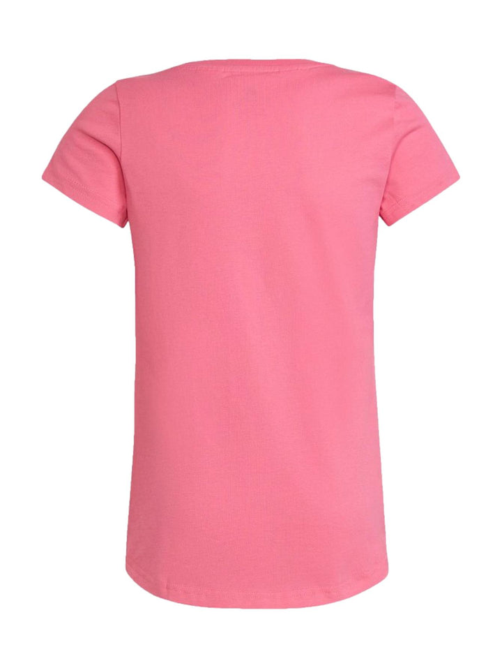 Niña vistiendo playera Adidas color magenta con texto morado &
