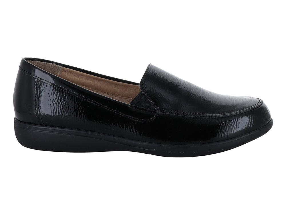 Zapato plano estilo slip-on en color negro charol brillante para mujer.