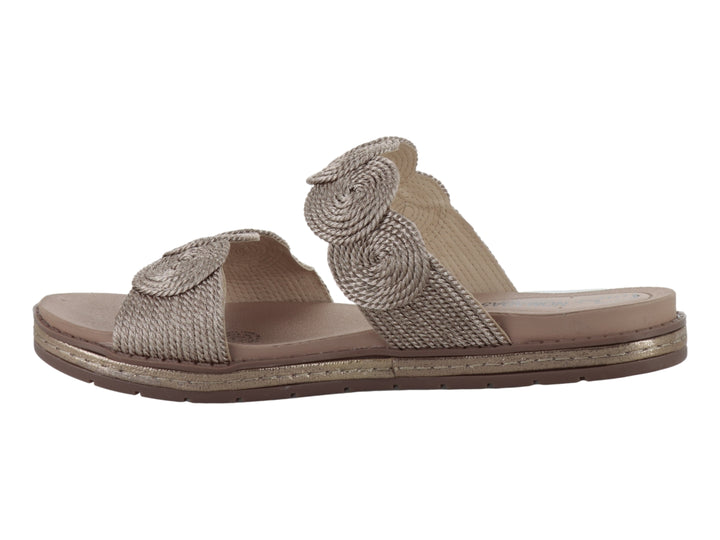 Sandalias color bronce para mujer con tiras de textil tejido y detalles circulares decorativos.