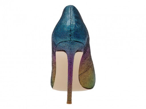 Zapato de tacón alto Steve Madden con acabado brillante en degradado multicolor desde morado hasta azul y verde.
