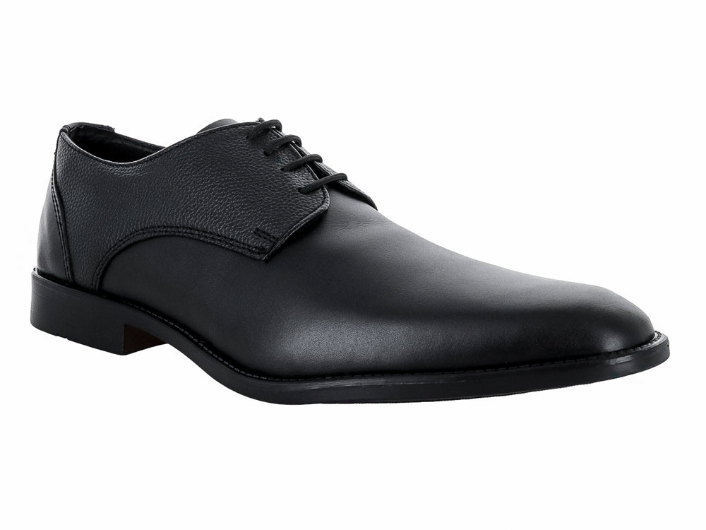 Zapato formal de cuero negro con cordones y acabado mixto liso y granulado.