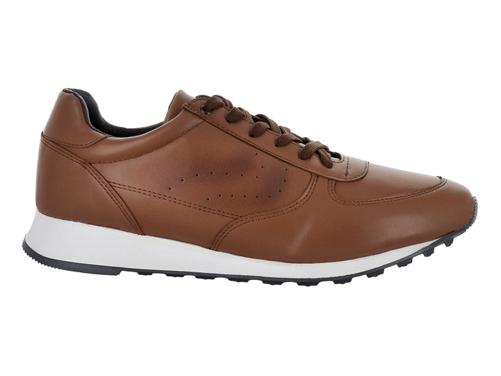 Zapato casual color miel con suela blanca y cordones.