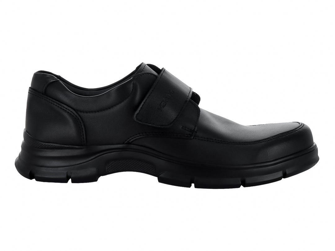 Zapato Merano color negro de cuero napa con cierre de velcro y suela robusta para hombre.