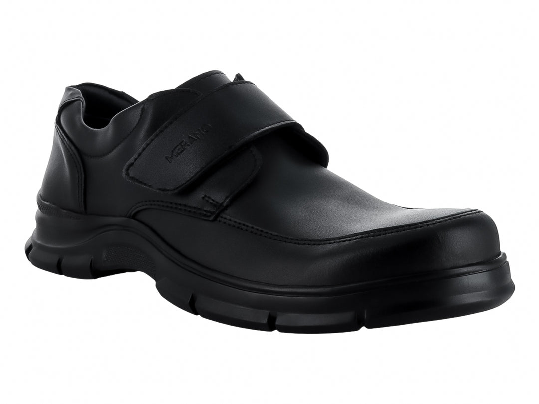 Zapato Merano color negro de cuero napa con cierre de velcro y suela robusta para hombre.