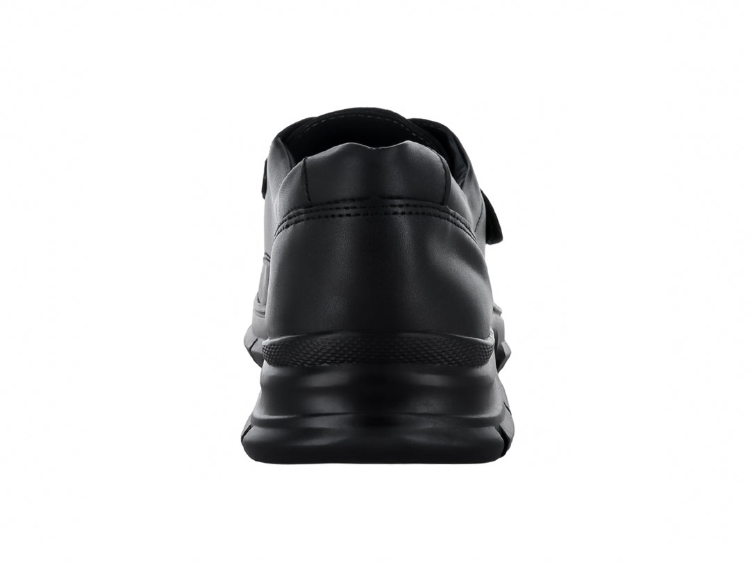 Zapato Merano color negro de cuero napa con cierre de velcro y suela robusta para hombre.