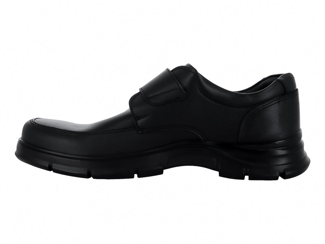 Zapato Merano color negro de cuero napa con cierre de velcro y suela robusta para hombre.