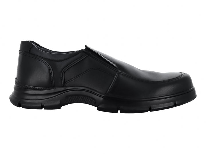 Zapato casual Merano color negro, estilo slip-on con suela gruesa y acabado en cuero napa.
