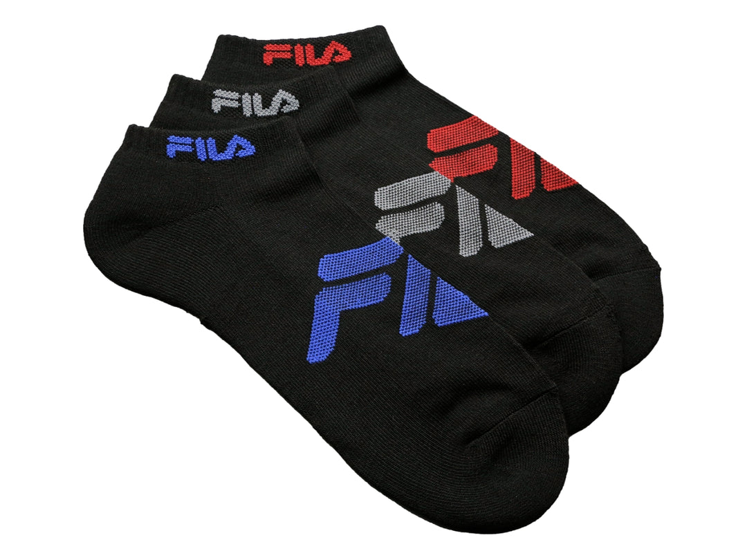Pack de 3 pares de calcetines cortos FILA color negro con logos en azul, gris y rojo.