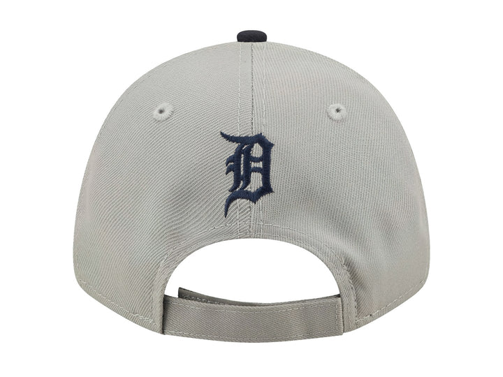 Gorra New Era de los Detroit Tigers en color gris con visera navy y logotipo frontal bordado.