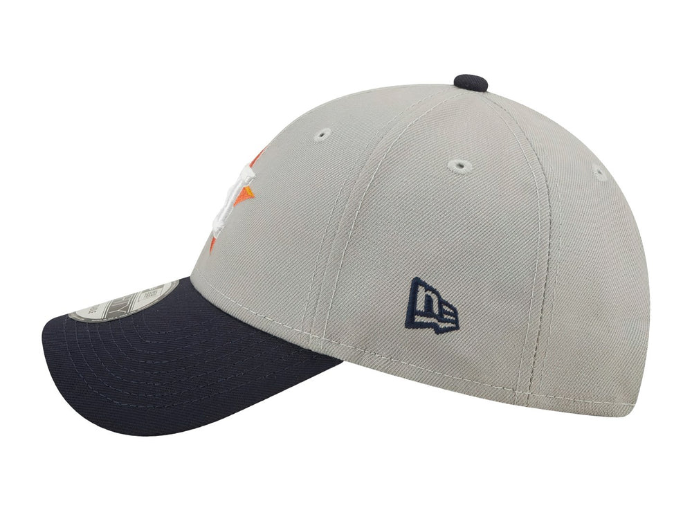 Gorra New Era 9FORTY con corona gris, visera azul marino y logotipo bordado de Houston Astros en el centro.