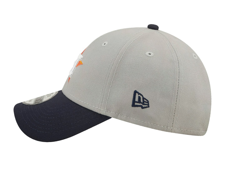 Gorra New Era 9FORTY con corona gris, visera azul marino y logotipo bordado de Houston Astros en el centro.