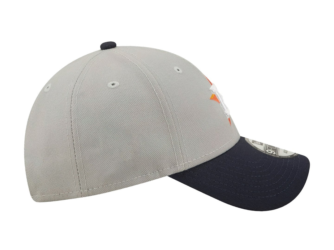 Gorra New Era 9FORTY con corona gris, visera azul marino y logotipo bordado de Houston Astros en el centro.