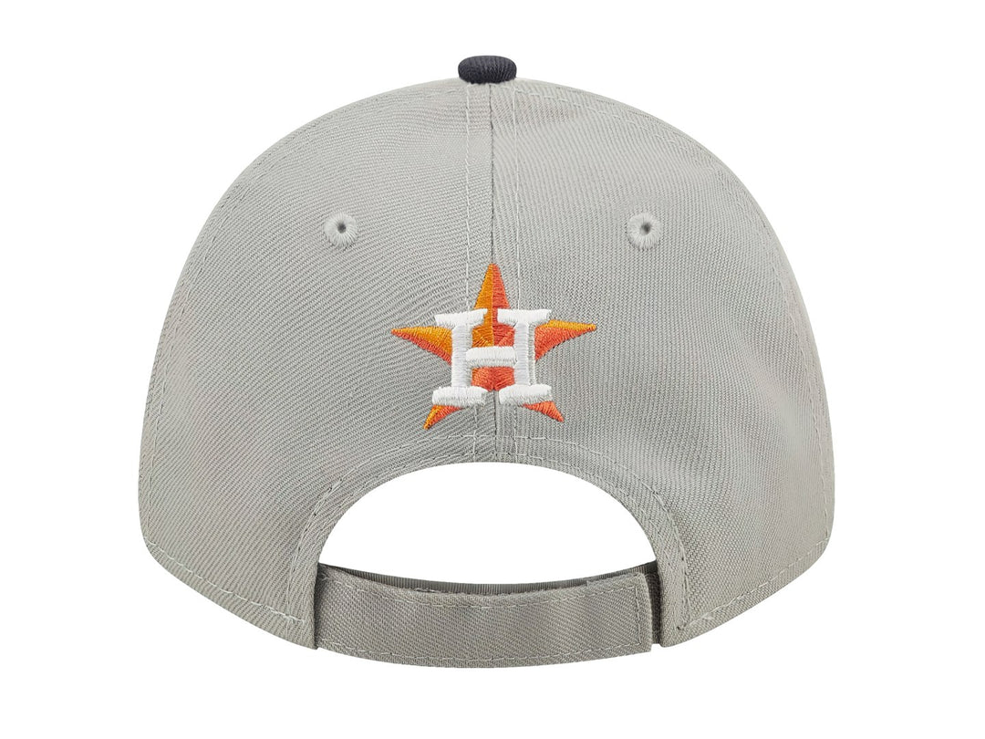Gorra New Era 9FORTY con corona gris, visera azul marino y logotipo bordado de Houston Astros en el centro.
