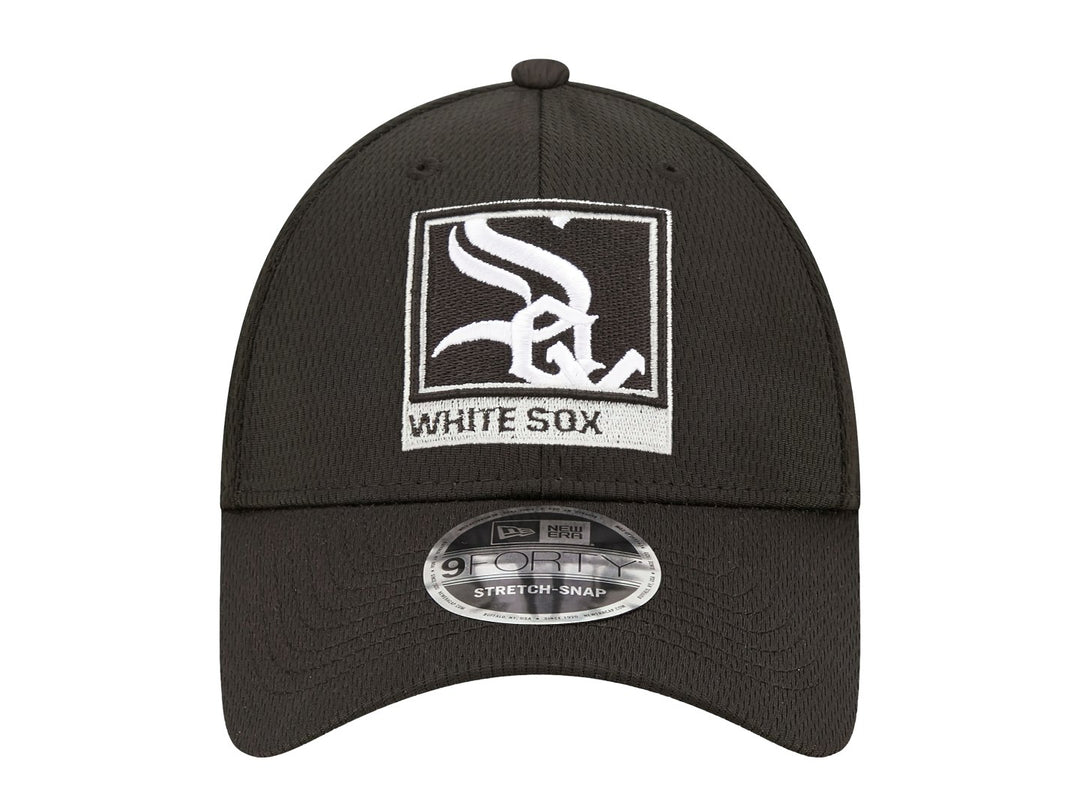 Gorra de béisbol New Era color negro con logo bordado de White Sox en blanco en el frente.