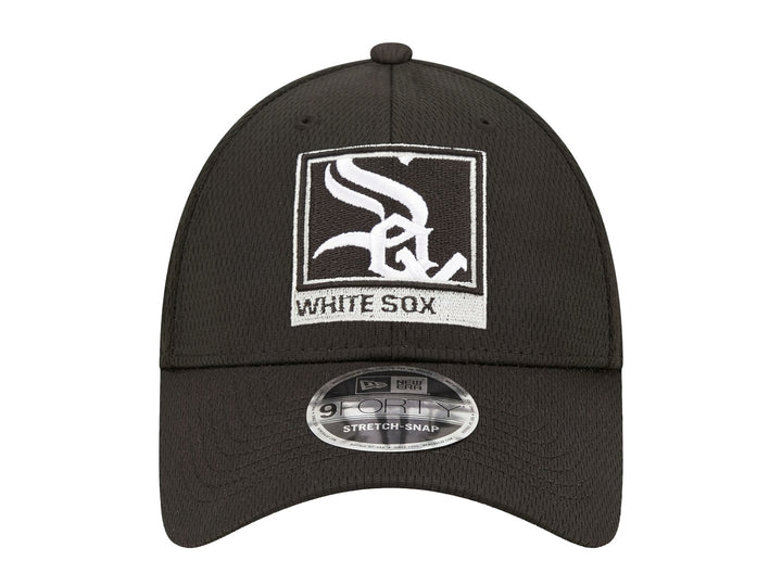 Gorra de béisbol New Era color negro con logo bordado de White Sox en blanco en el frente.