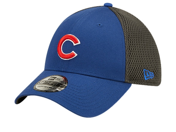Gorra de béisbol New Era color azul con parte trasera en malla gris y logo bordado en rojo y blanco.
