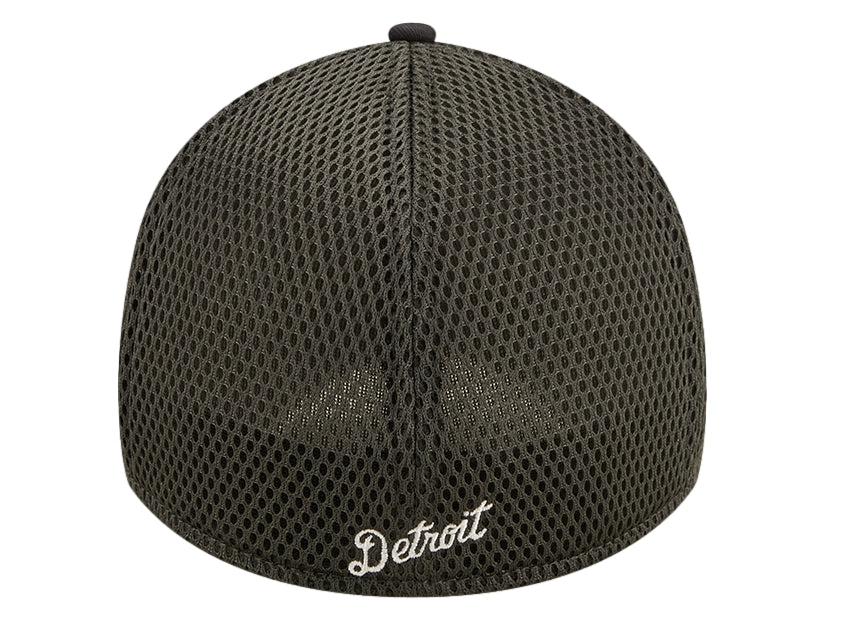 Gorra New Era color navy con logo bordado en blanco y parte posterior de malla.
