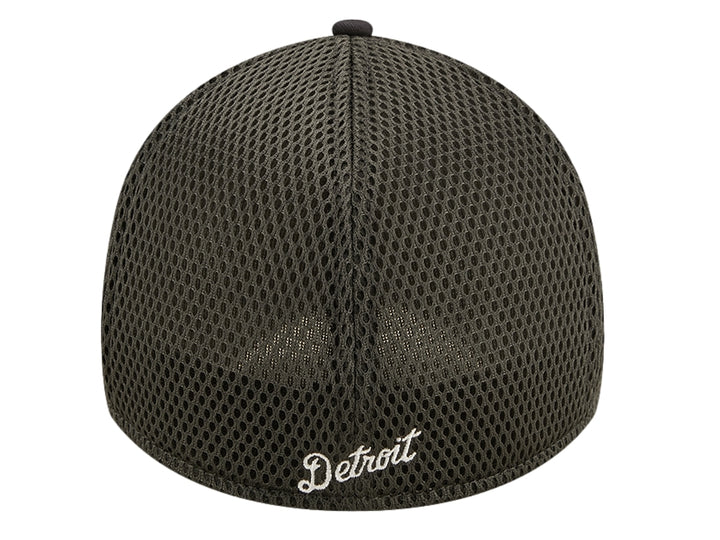 Gorra New Era color navy con logo bordado en blanco y parte posterior de malla.